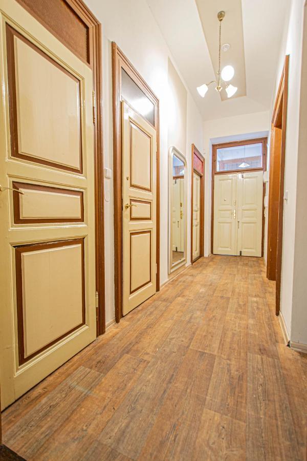 For Celebrations Spacious 3Bdr Apartment With Balcony Praga Exterior foto
