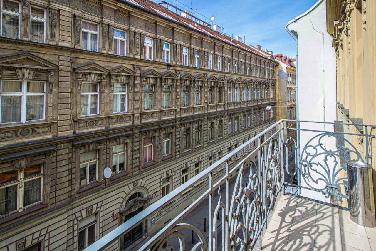For Celebrations Spacious 3Bdr Apartment With Balcony Praga Exterior foto
