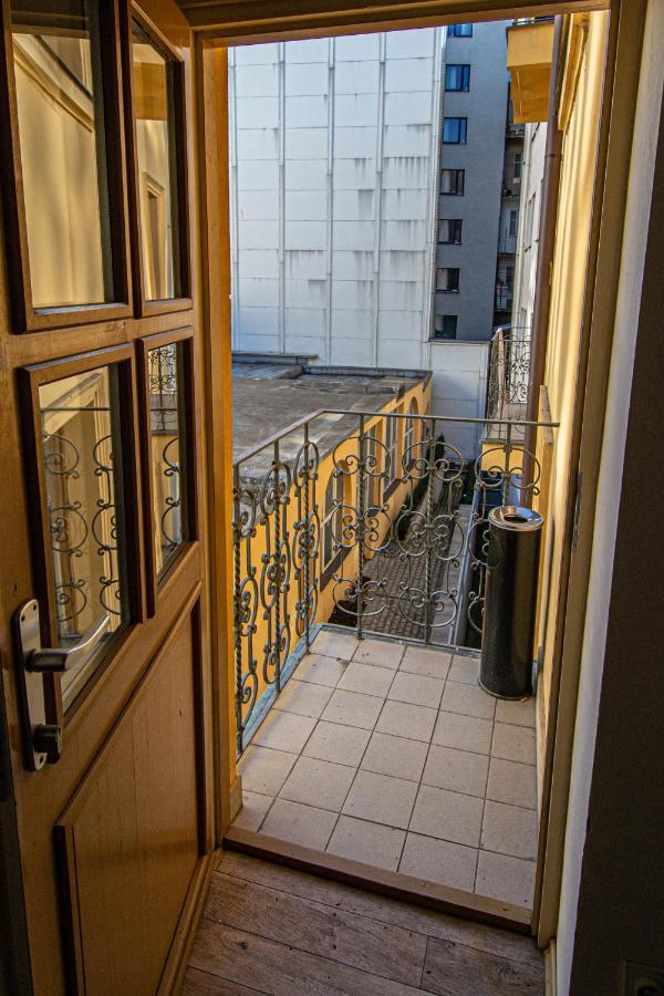 For Celebrations Spacious 3Bdr Apartment With Balcony Praga Exterior foto