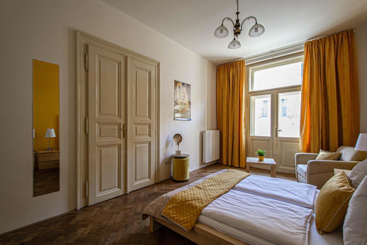 For Celebrations Spacious 3Bdr Apartment With Balcony Praga Exterior foto